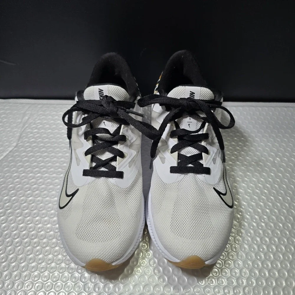 Nike Quest 3 Premium Women's Running Shoe Sz 6.5 Lightweight Stylish